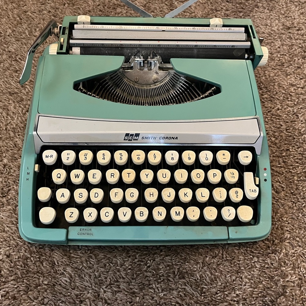 Vintage Smith Corona Corsair Deluxe Portable Typewriter Turquoise Robin Egg Blue
